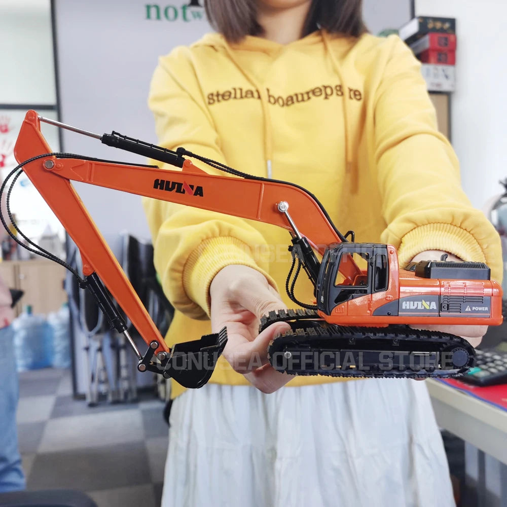 Huina 1722 &ndash; Realistic Diecast Long Arm Excavator Model