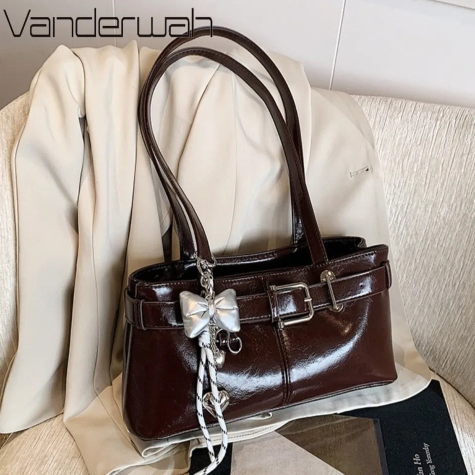 Disainer PU nahast õlakott naistele koos ripatsiga, vintage satchel tote lukuga