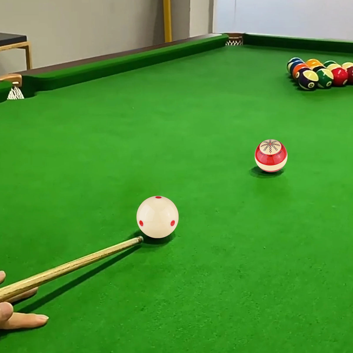 Red White Resin Billiard Ball &ndash; Long Lifespan Resin