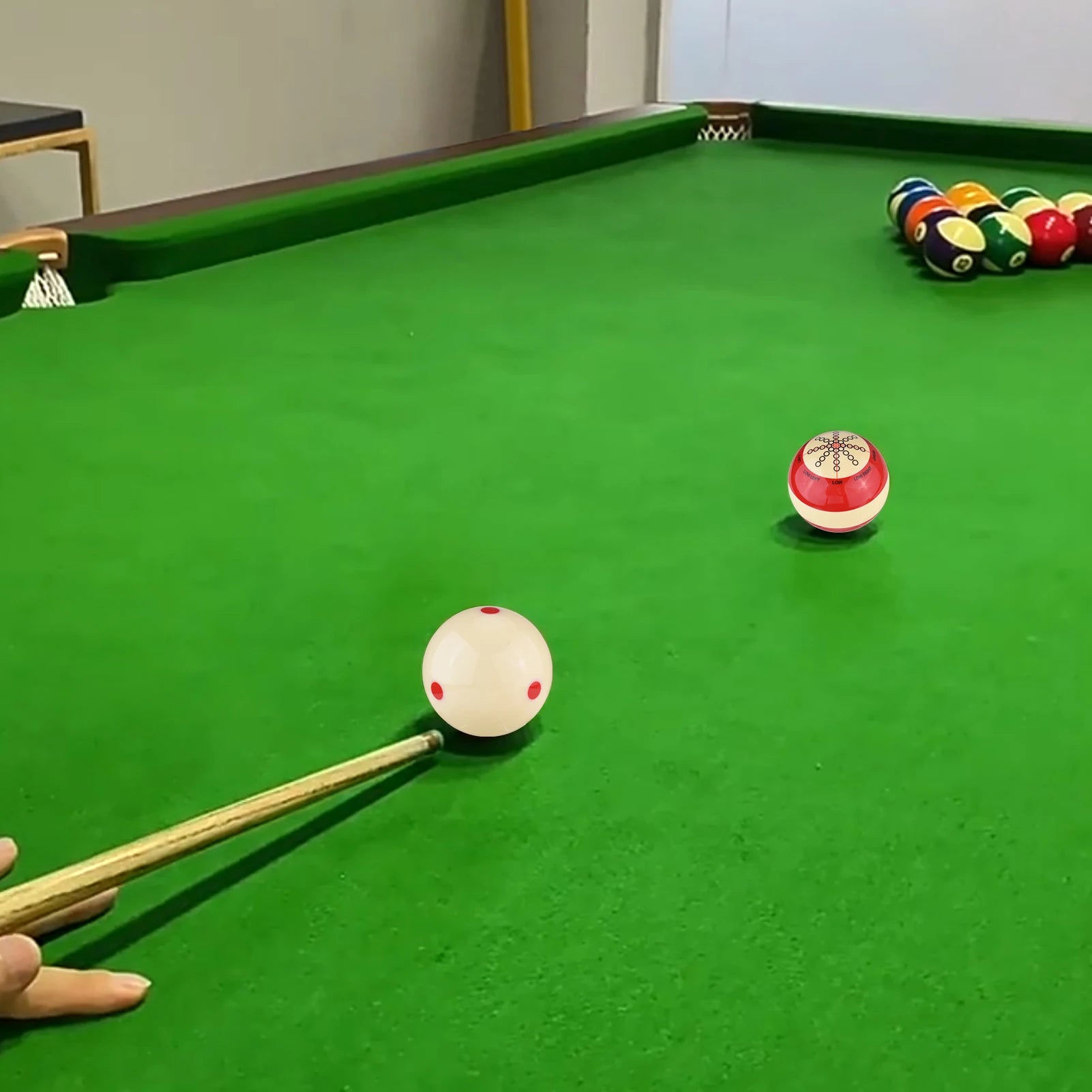 Red White Resin Billiard Ball &ndash; Long Lifespan Resin