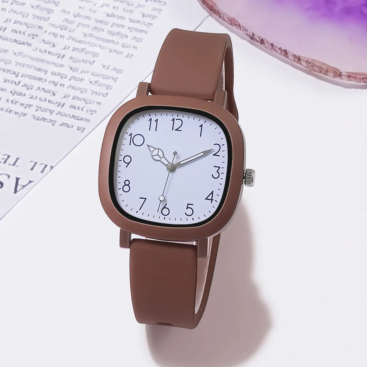 Fashionable Women's Quartz Watch with Silicone Band 2024 Brown