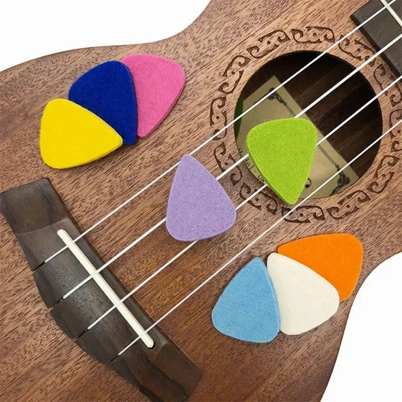 50 kusů měkkých plstěných kytarových trsátek, jemné ukulele plectra set