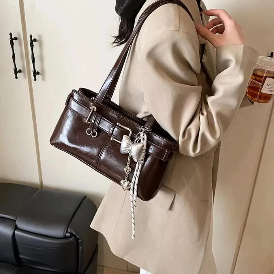 Disainer PU nahast õlakott naistele koos ripatsiga, vintage satchel tote lukuga