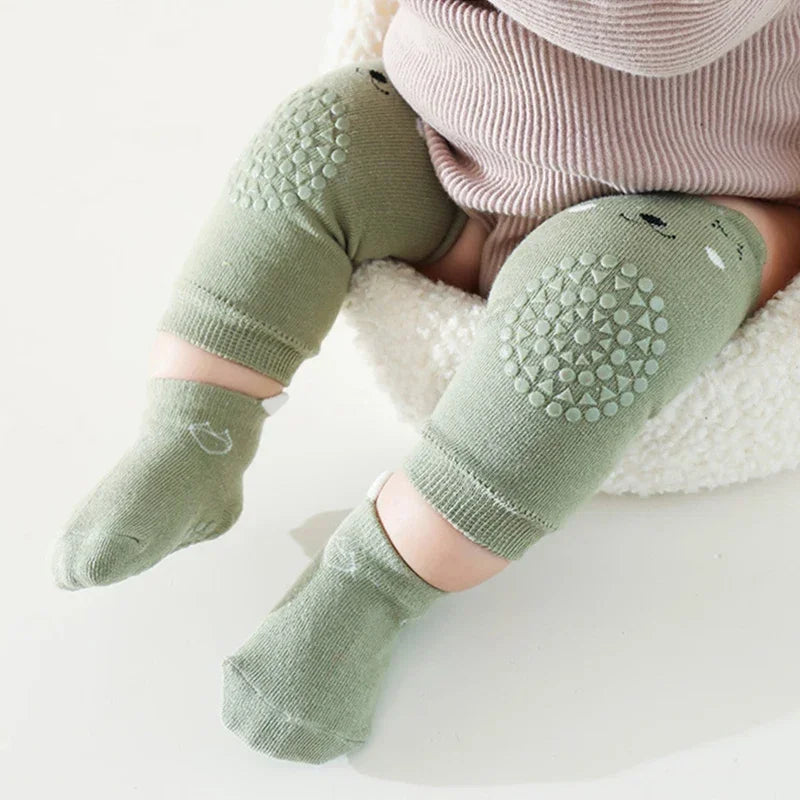 Kids Knee Pads And Anti Slip Socks Set &ndash; Crawling Safety