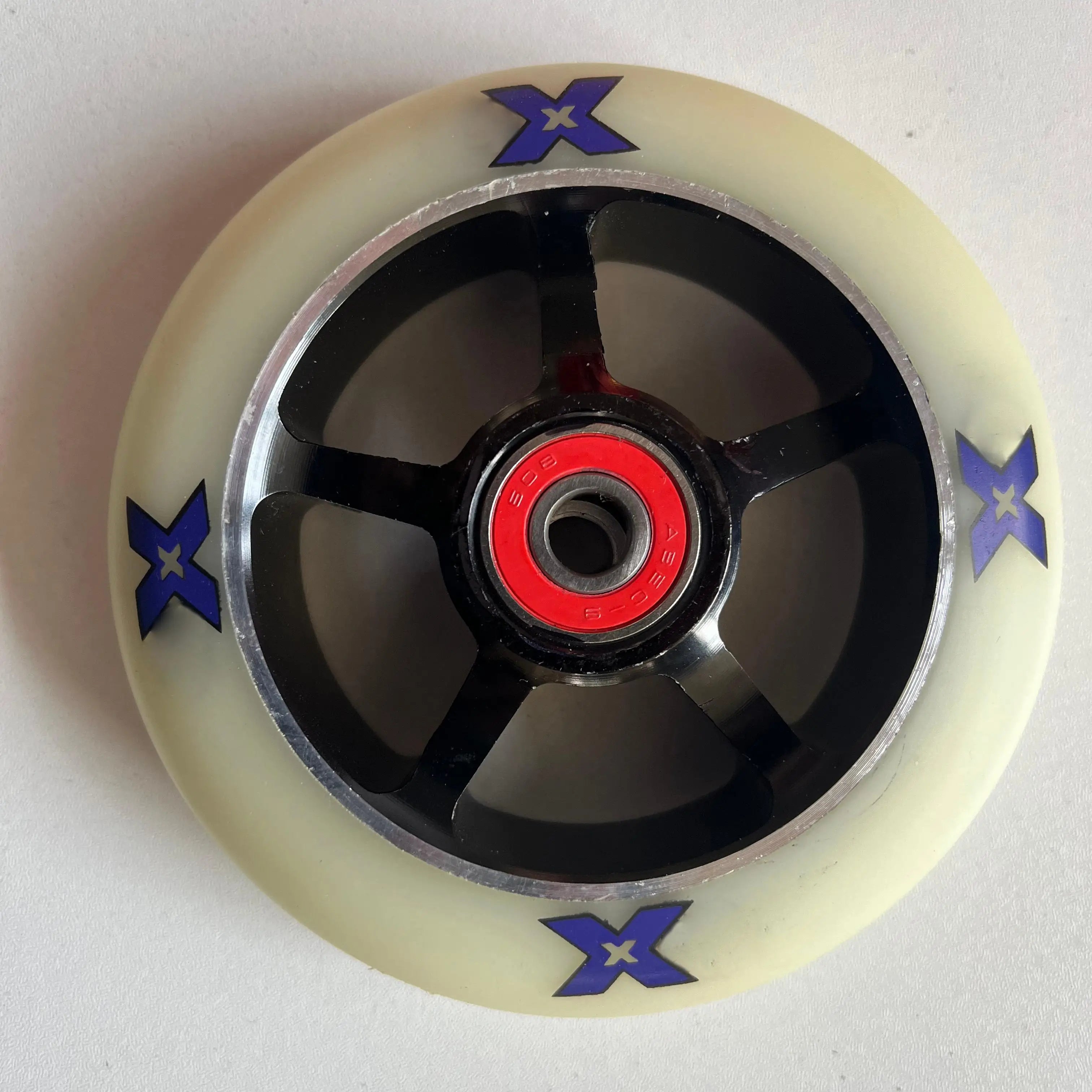 LHJ100 Skateboard Wheels &ndash; High Resilience and Silent Ride WHITE