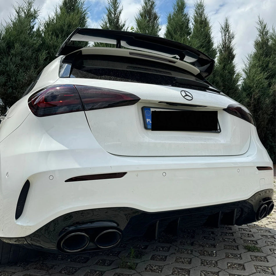 Paraurti posteriore diffusore lip Mercedes-Benz A Class W177 con terminali di scarico