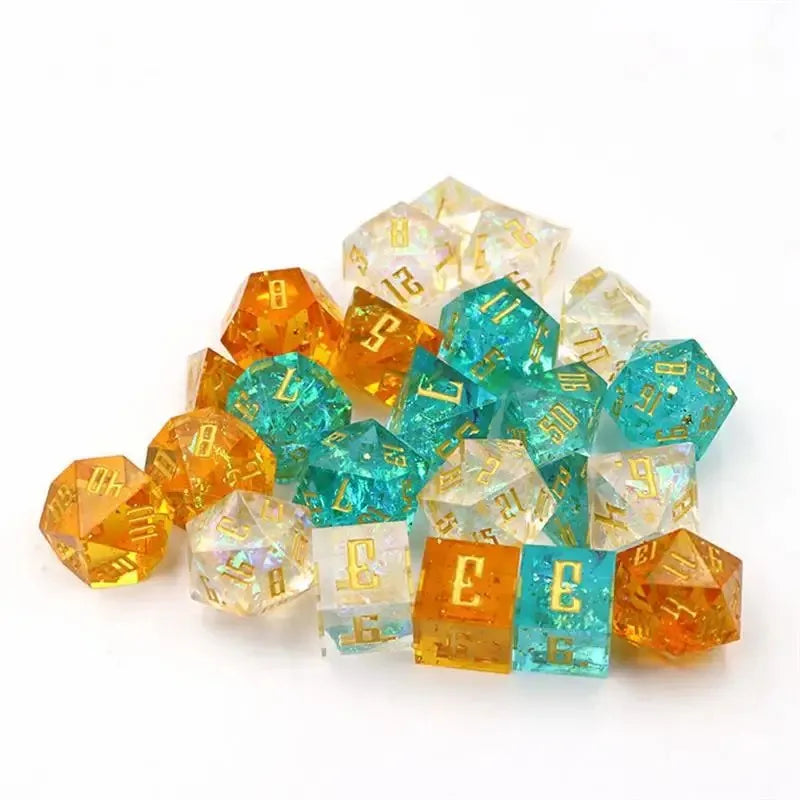 Sada polyhedrálních kostek z pryskyřice pro Dungeons And Dragons RPG hru s ostrými hranami
