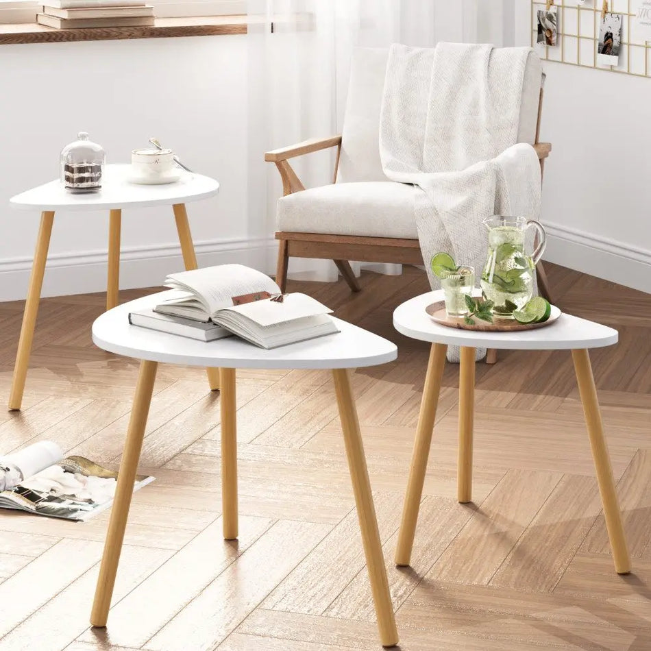 Sada 3 trojúhelníkových stolků na straně skandinávského stylu