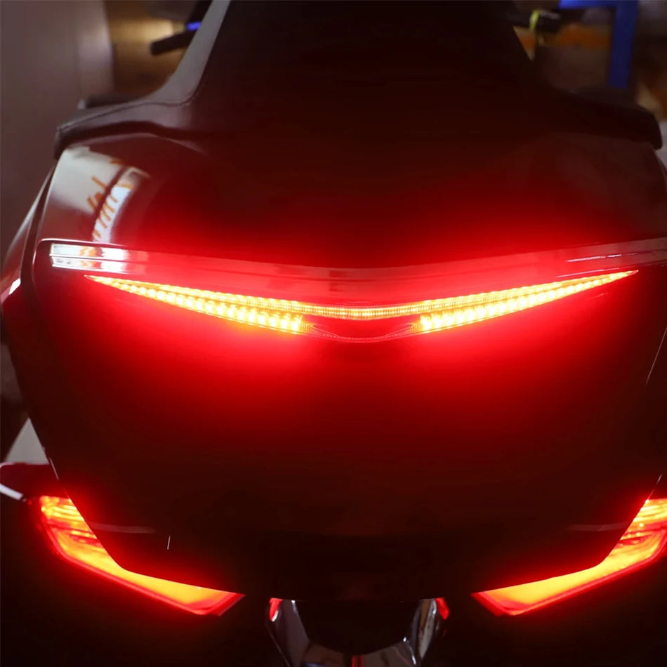 Top Box LED Spoiler ar Sarkanā Bremžu Gaismu un Pagrieziena Signālu Honda Gold Wing GL1800 (2018-2020)