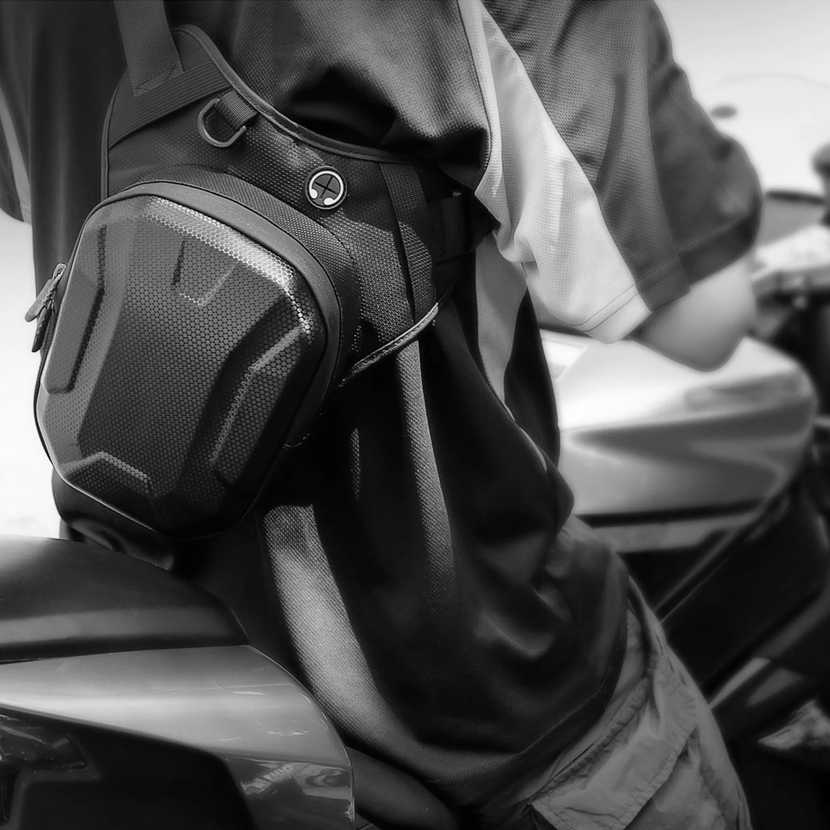 Knight Motorcycle Thigh Bag &ndash; Rainproof Reflective PU