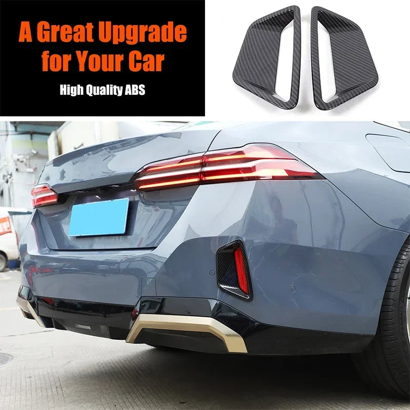 2 Peças ABS Fibra de Carbono Moldura Decorativa para Luz de Nevoeiro do Para-choques Traseiro para BMW Série 5 G60 2024 2025 Versão Desportiva