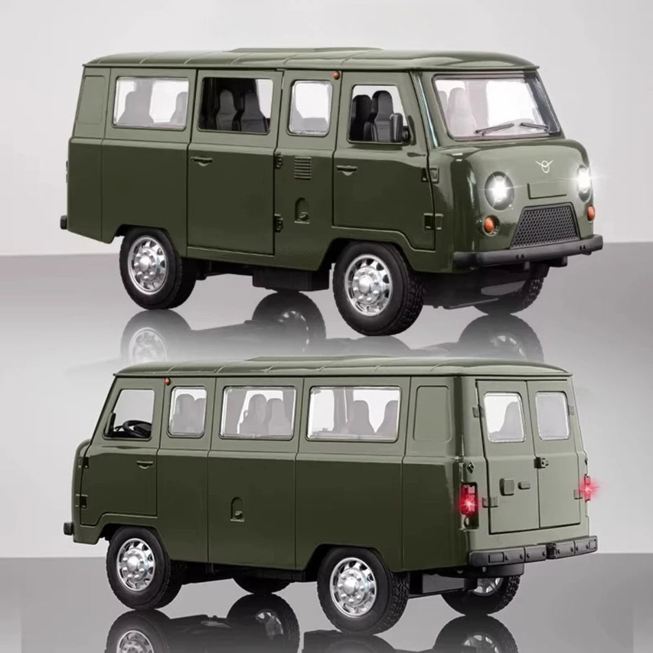 Model de mașină din metal diecast cu sunet și lumină pentru UAZ Traveler