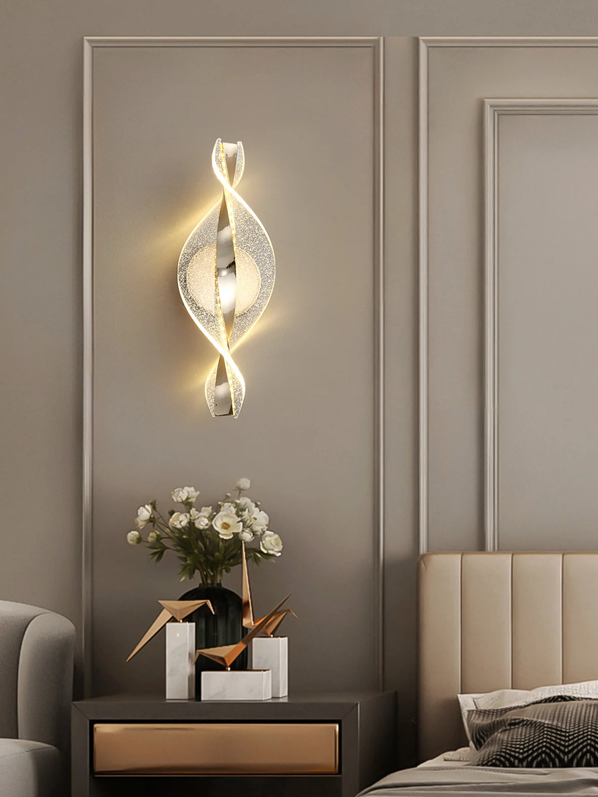 Acrylic 1pc Gold/Black Modern Wall Sconce &ndash; LED Lighting