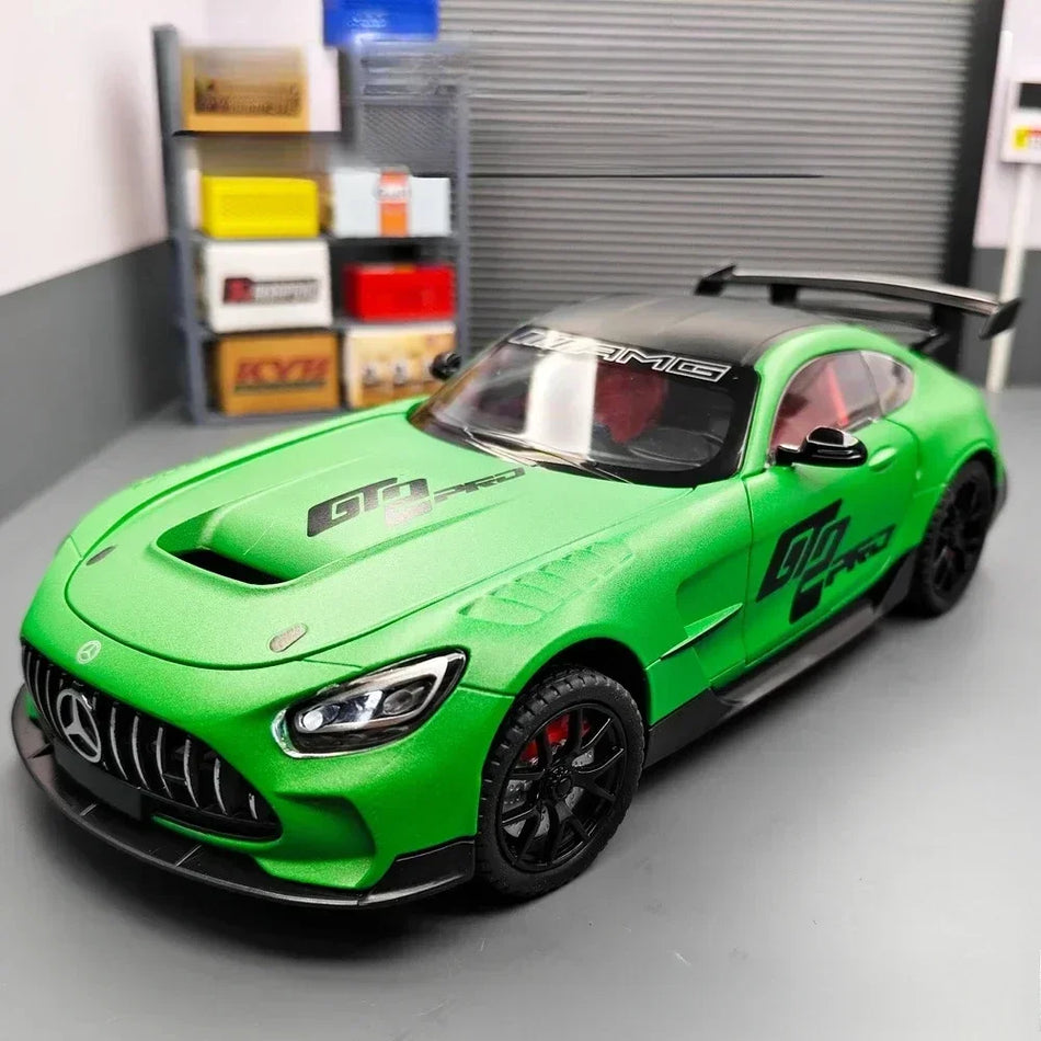 Coche de juguete de modelo de aleación fundida a escala 1:24 con retroceso, sonido y luz.