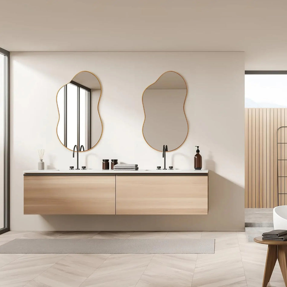 Dekorativt Väggspegel Med Oregelbunden Metallram För Bad