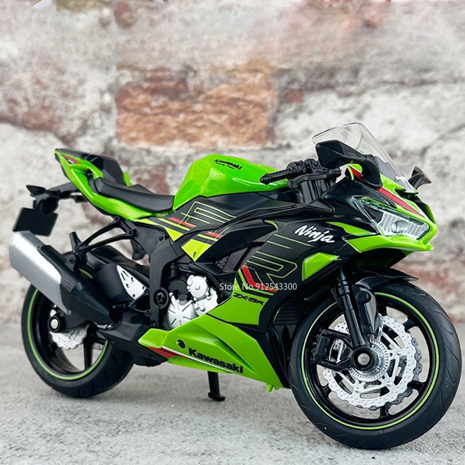 Diecast model motocikla iz zlitine za Kawasaki ZX-6R v razmerju ena proti dvanajst.