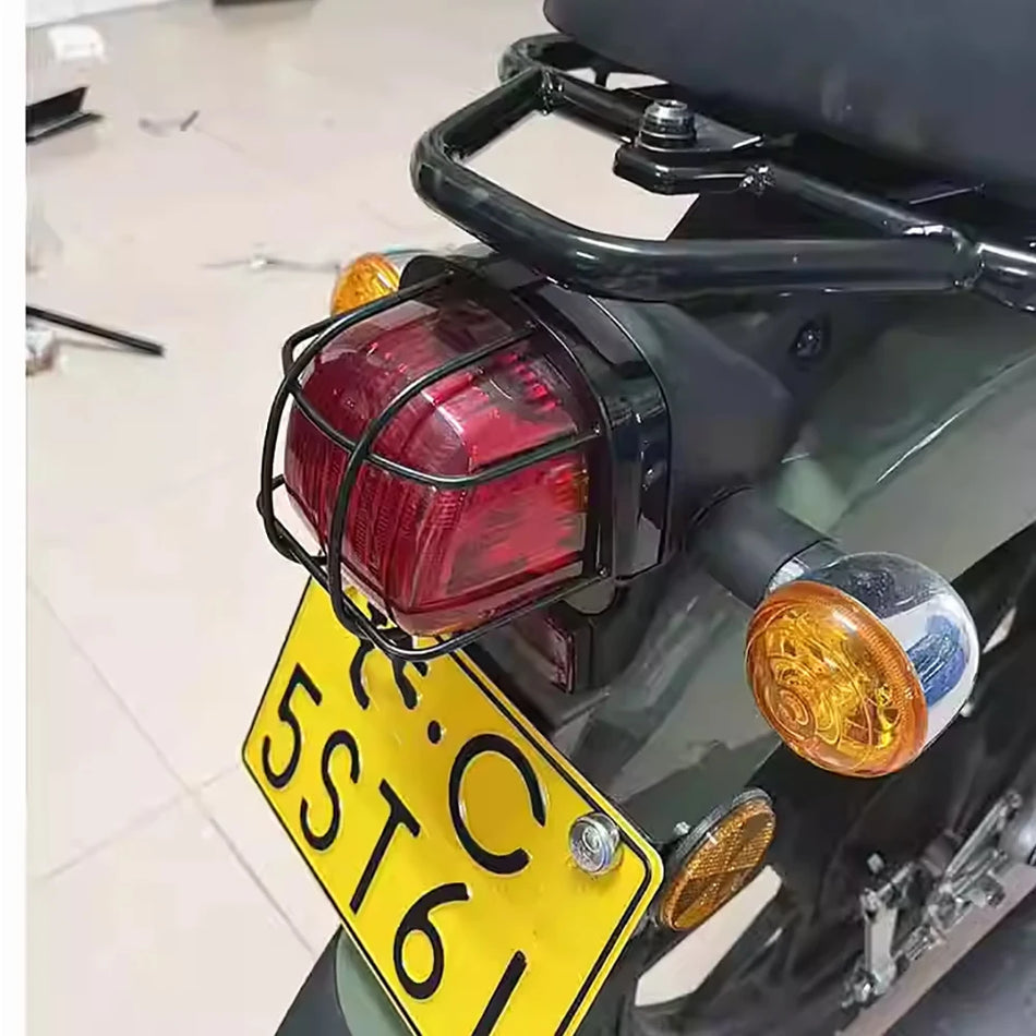 Кронштейн заднего фонаря Honda Cross Cub 110 с защитной крышкой заднего фонаря и решеткой защитника