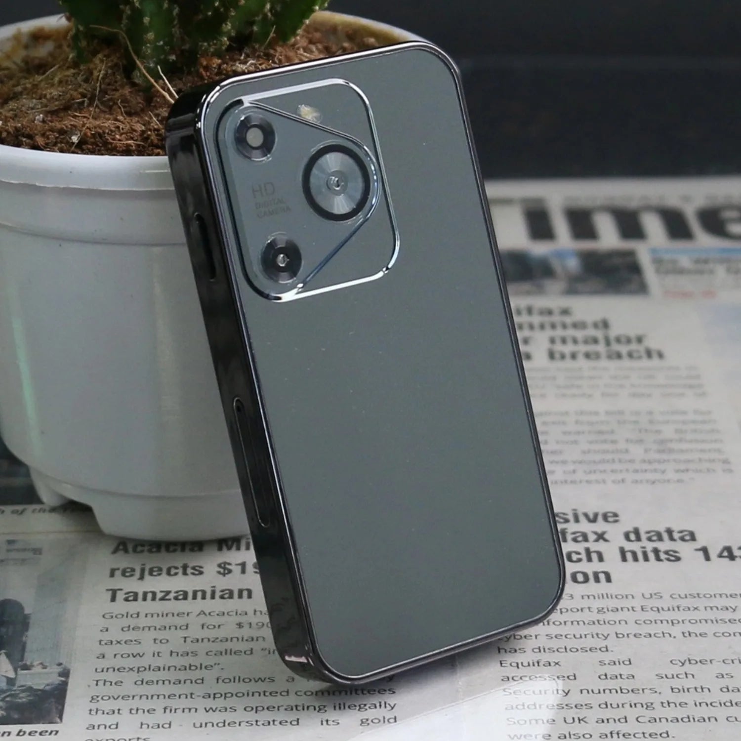 Mini Pocket Size Android Kids Phone - Dual SIM 3G 3.0 Screen Black / add 16G TF card