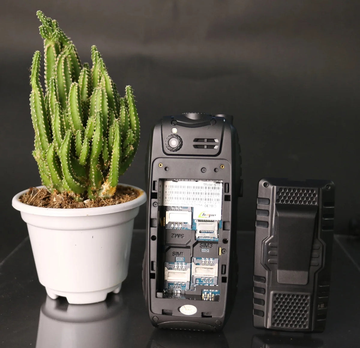 MAFAM Military Shockproof Phone &ndash; Big Battery SOS Button