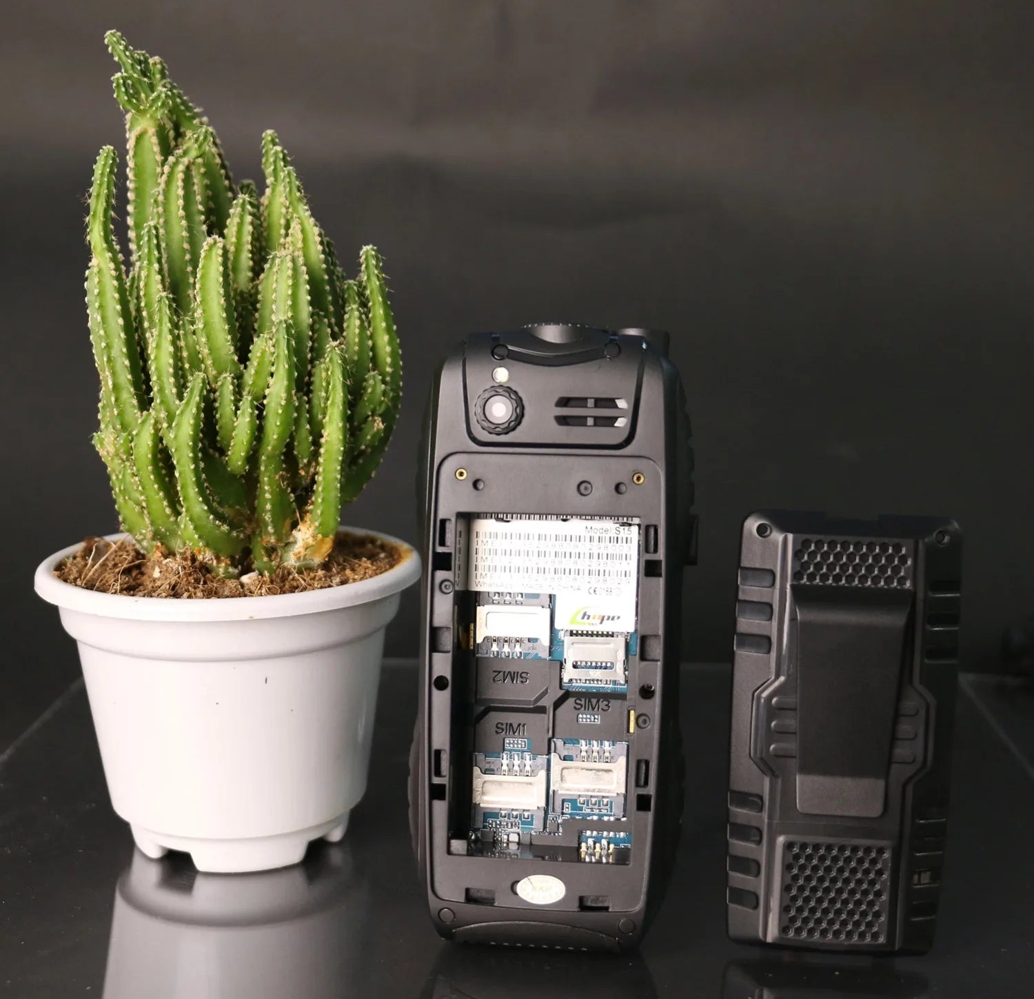 MAFAM Military Shockproof Phone &ndash; Big Battery SOS Button