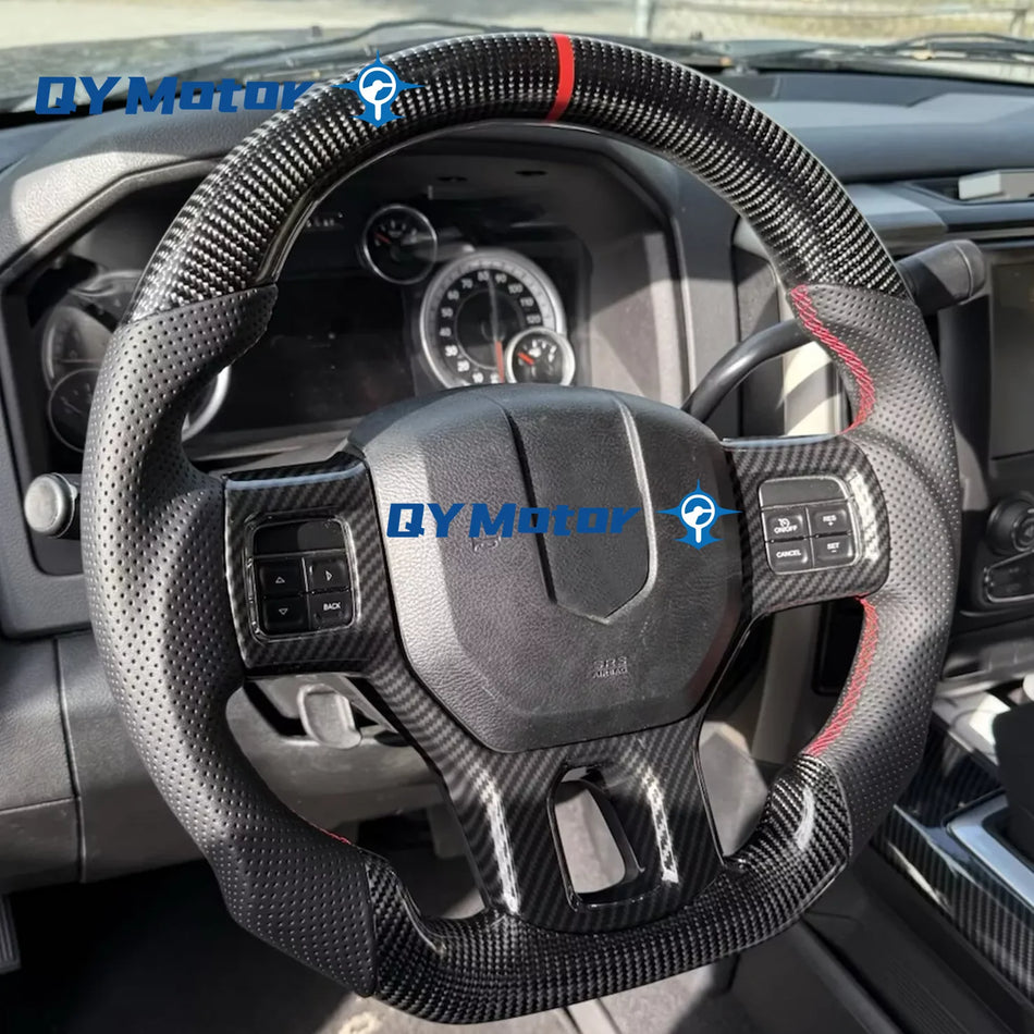 Dodge RAM 1500 Volant z uhlíkových vláken s perforovanou kůží