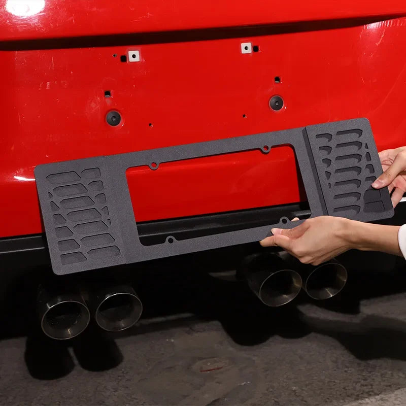 Задняя панель номерного знака из алюминиевого сплава Corvette C6 черного цвета