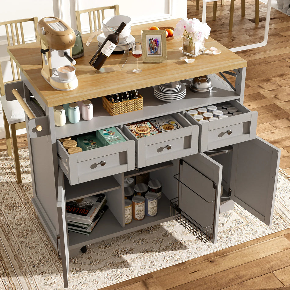 Модерен кухненски остров с сгъваеми панели и дървесен финиш