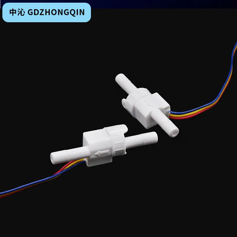 Mini Hall Effect ūdens plūsmas sensors ar 2mm ātro savienojumu izsniegšanas iekārtām.