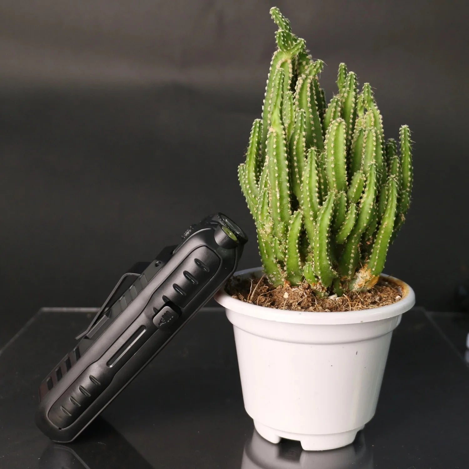 MAFAM Military Shockproof Phone &ndash; Big Battery SOS Button