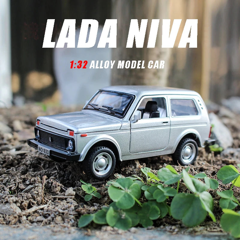 Coche de aleación de fundición a presión con sonido y luz para jeep Lada.