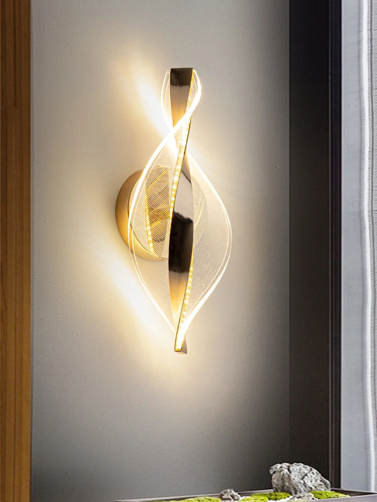 Acrylic 1pc Gold/Black Modern Wall Sconce &ndash; LED Lighting