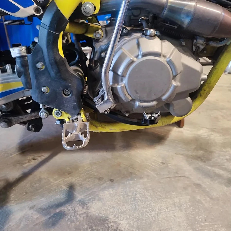 Husqvarna TC125 CNC bakre fotbromspedalspak i aluminium justerbar och fällbar