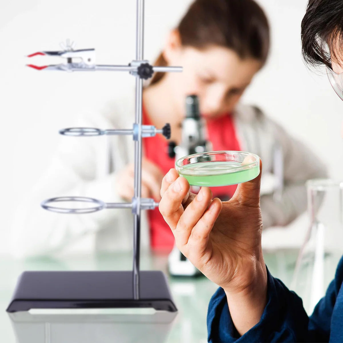 Heavy Duty Metal Stand &ndash; Durable Support for Chemistry Experiments