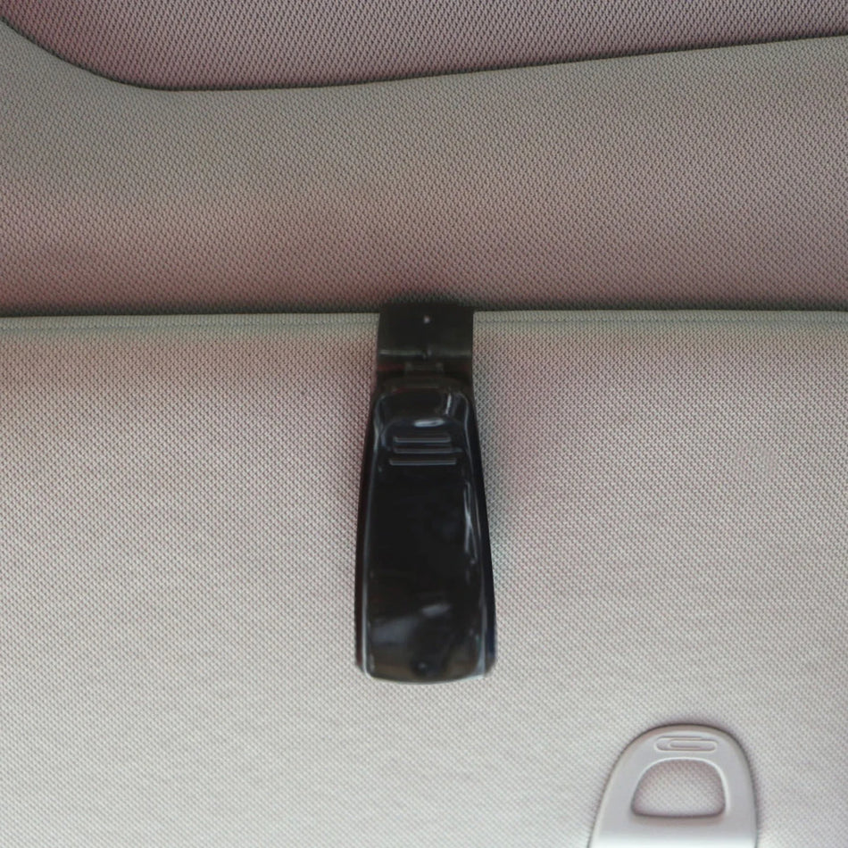 Universalus automobilių saulės užtvaras akiniams ir kortelėms, pagamintas iš ABS plastiko