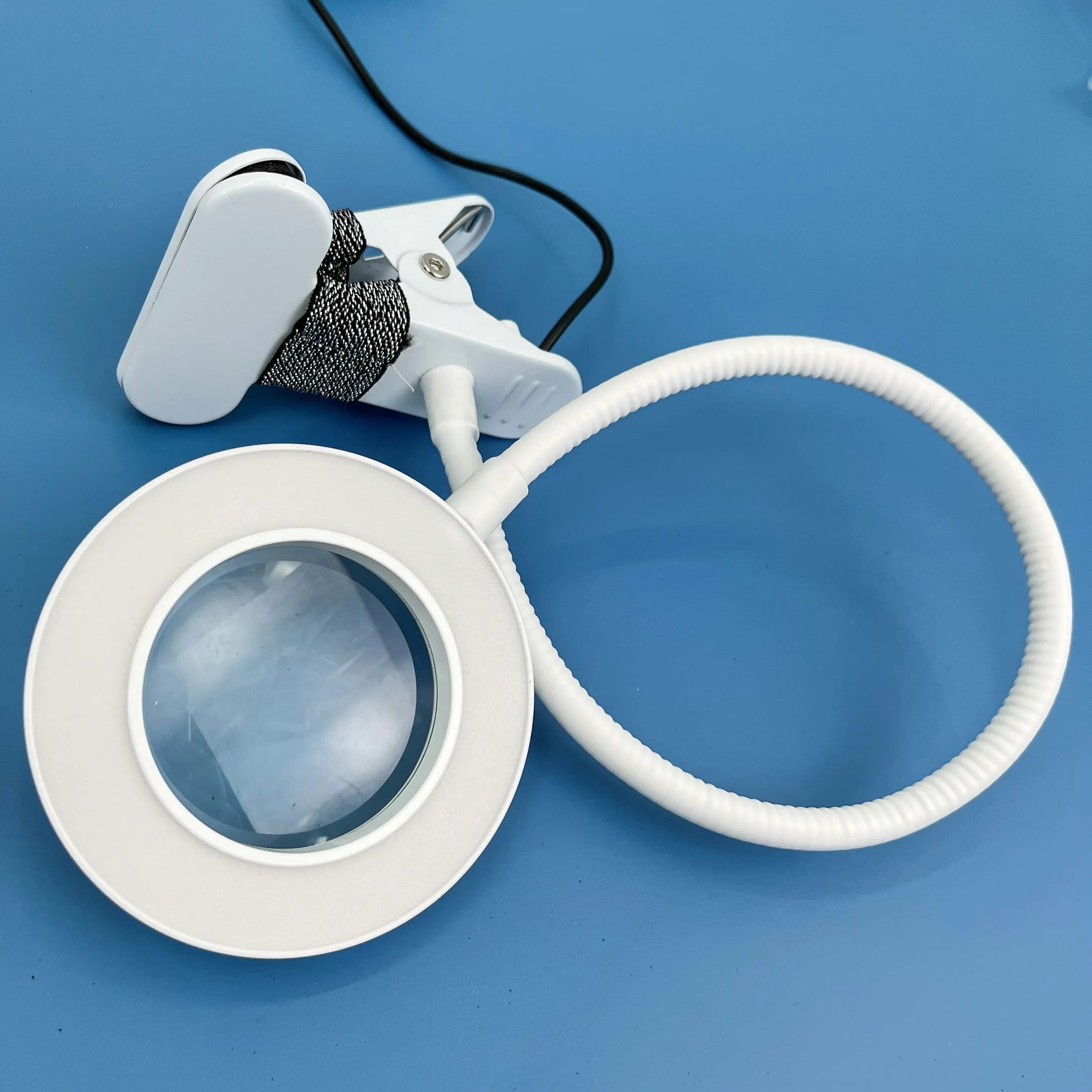 10X Clip Magnifying Glass With Lamp &ndash; Embroidery Design 95 white