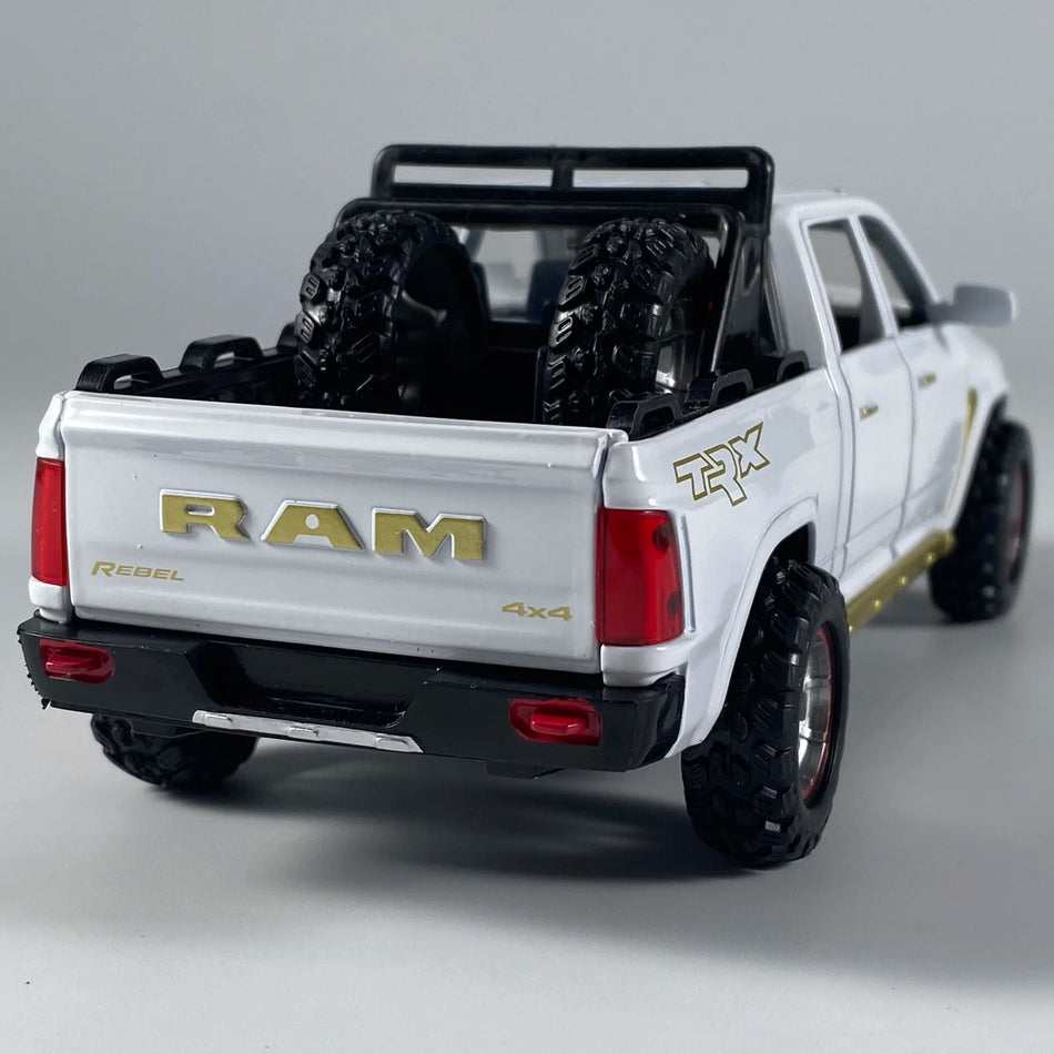 1:32 Modellauto aus Metall mit Sound und Licht für Dodge Ram
