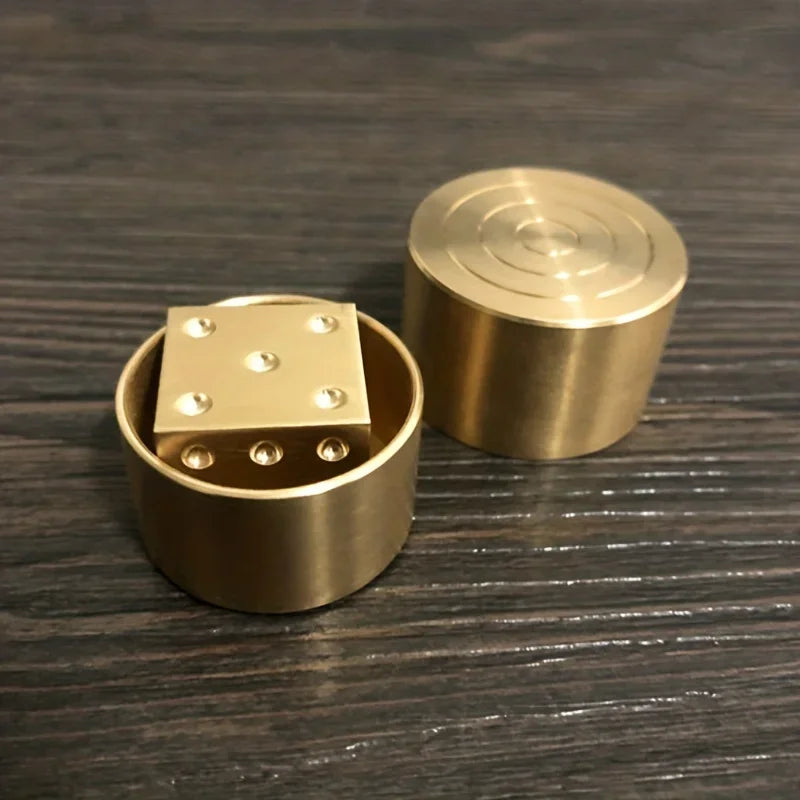 Super Mental Die (Brass) &ndash; Precision Close Up Magic Prop