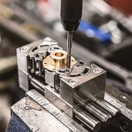 Heteromorphic Jaws Bench Vise &ndash; Self-Adjusting Clamping