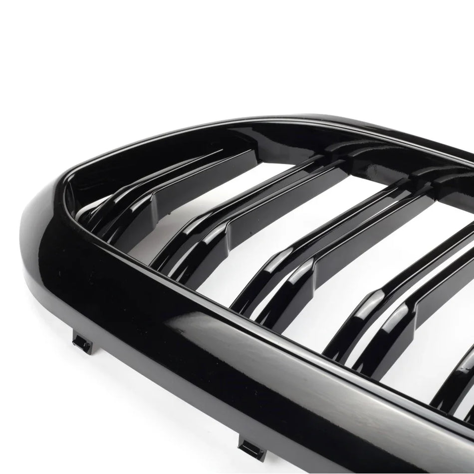 Grill przedni do BMW Serii 5 G30 G31, wyścigowy, podwójne listwy nerki, błyszczące czarne wykończenie