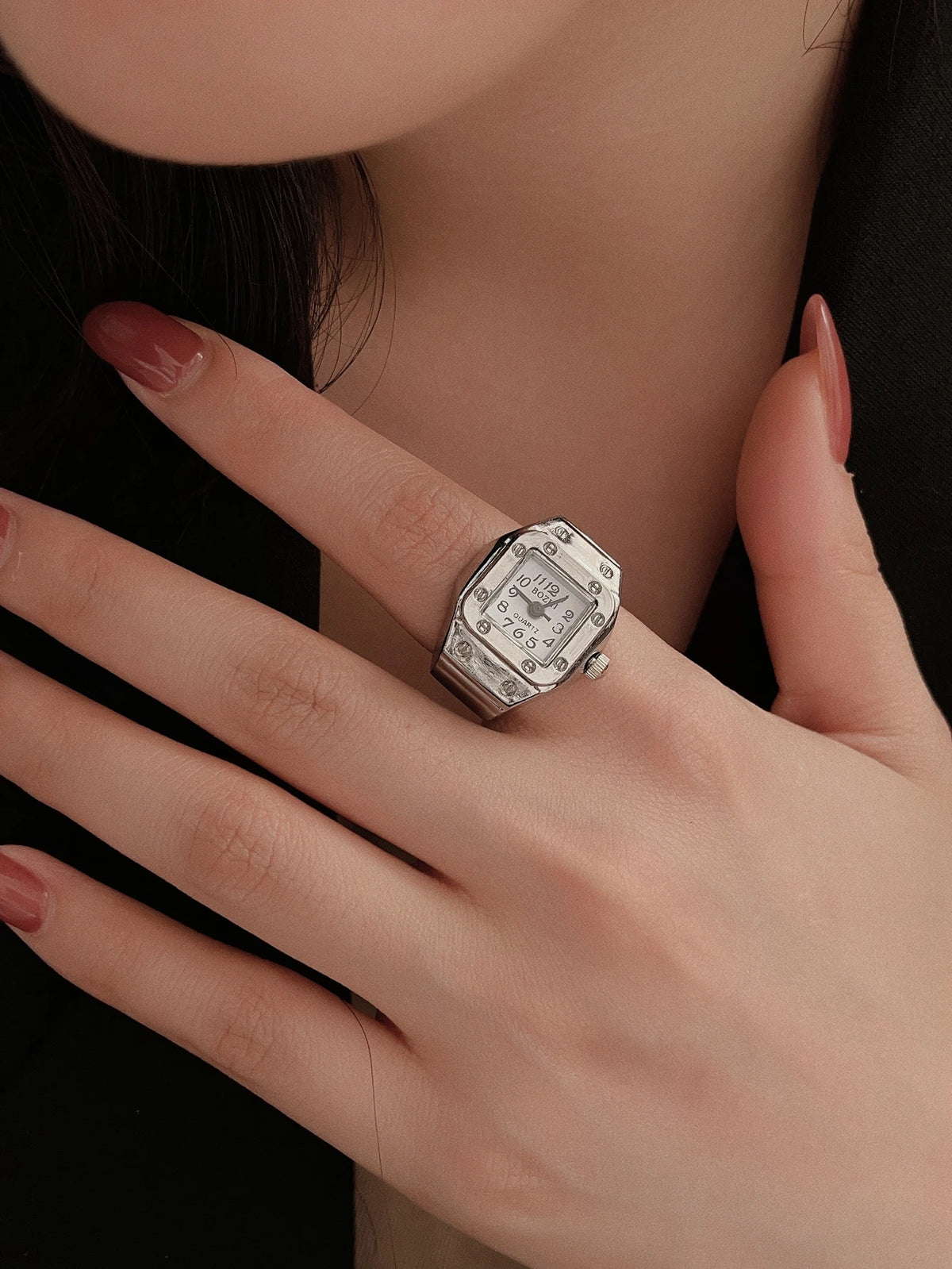 Mini Vintage Finger Ring Watch &ndash; Elegant Fashion Statement for Couples Silver