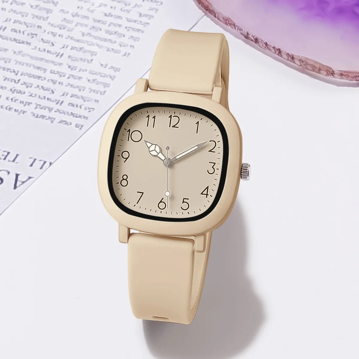 Fashionable Women's Quartz Watch with Silicone Band 2024 Ivory