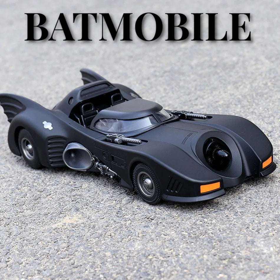 Batmobile 1:18 modelio automobilis žaislas su lydinio korpusu, slankiojančiais garsais ir šviesomis
