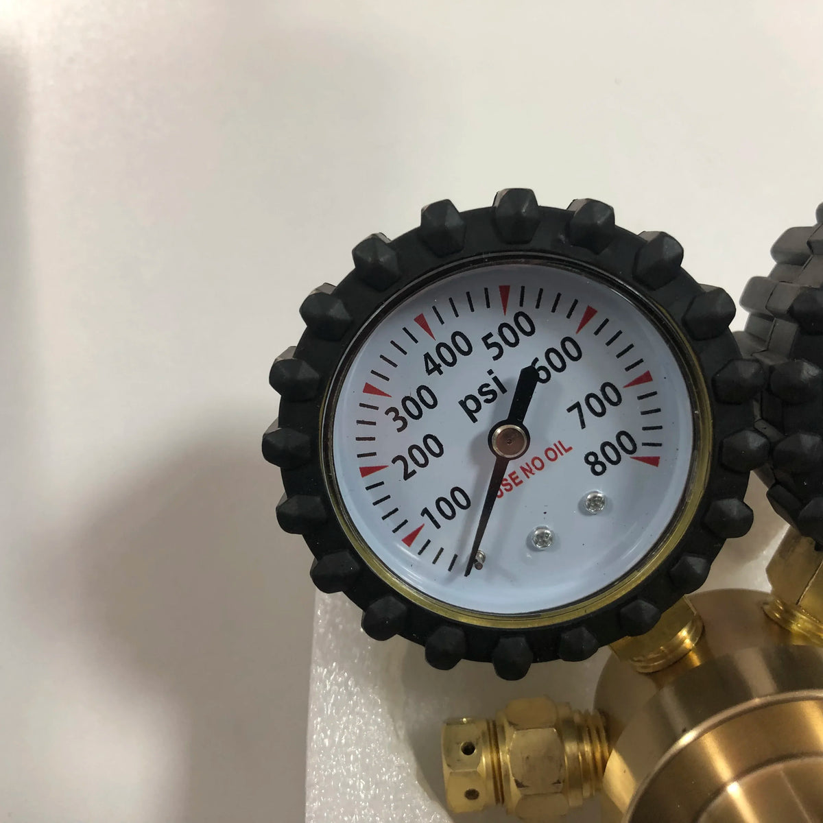 1/4 Inch Brass Nitrogen Regulator CGA580 - 0-600 PSI Range