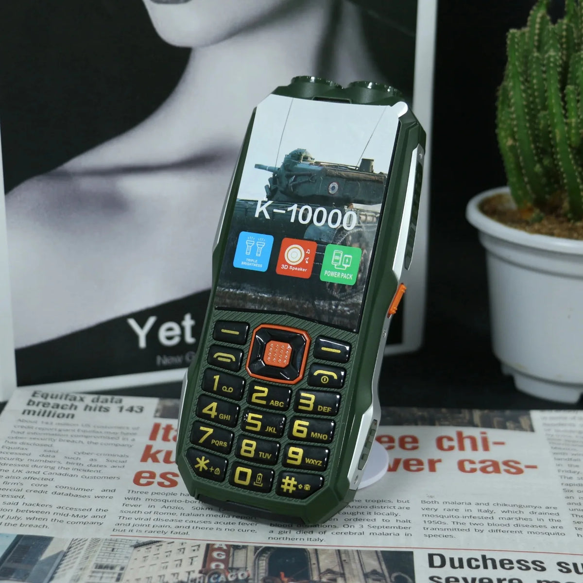 MAFAM Unlocked Outdoor Elderly Phone &ndash; Rugged Dual Torch Green / Full set