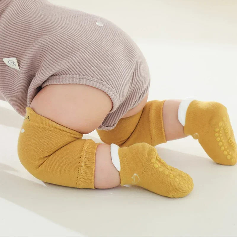 Kids Knee Pads And Anti Slip Socks Set &ndash; Crawling Safety