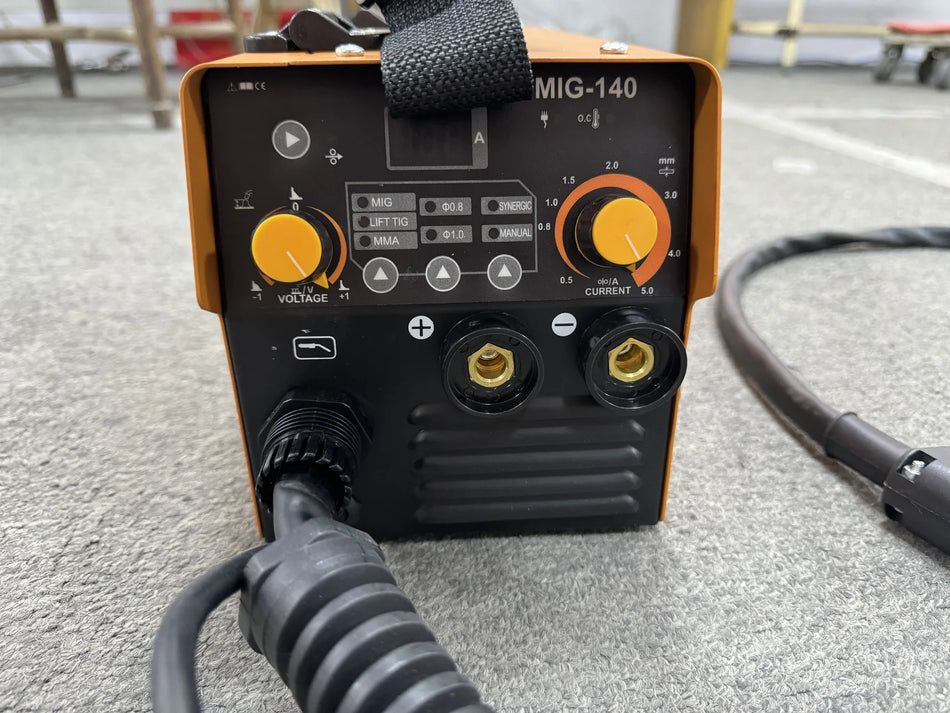 MIG 140A svářečka s tavidlem automatickým podáváním přenosná invertorová 230V