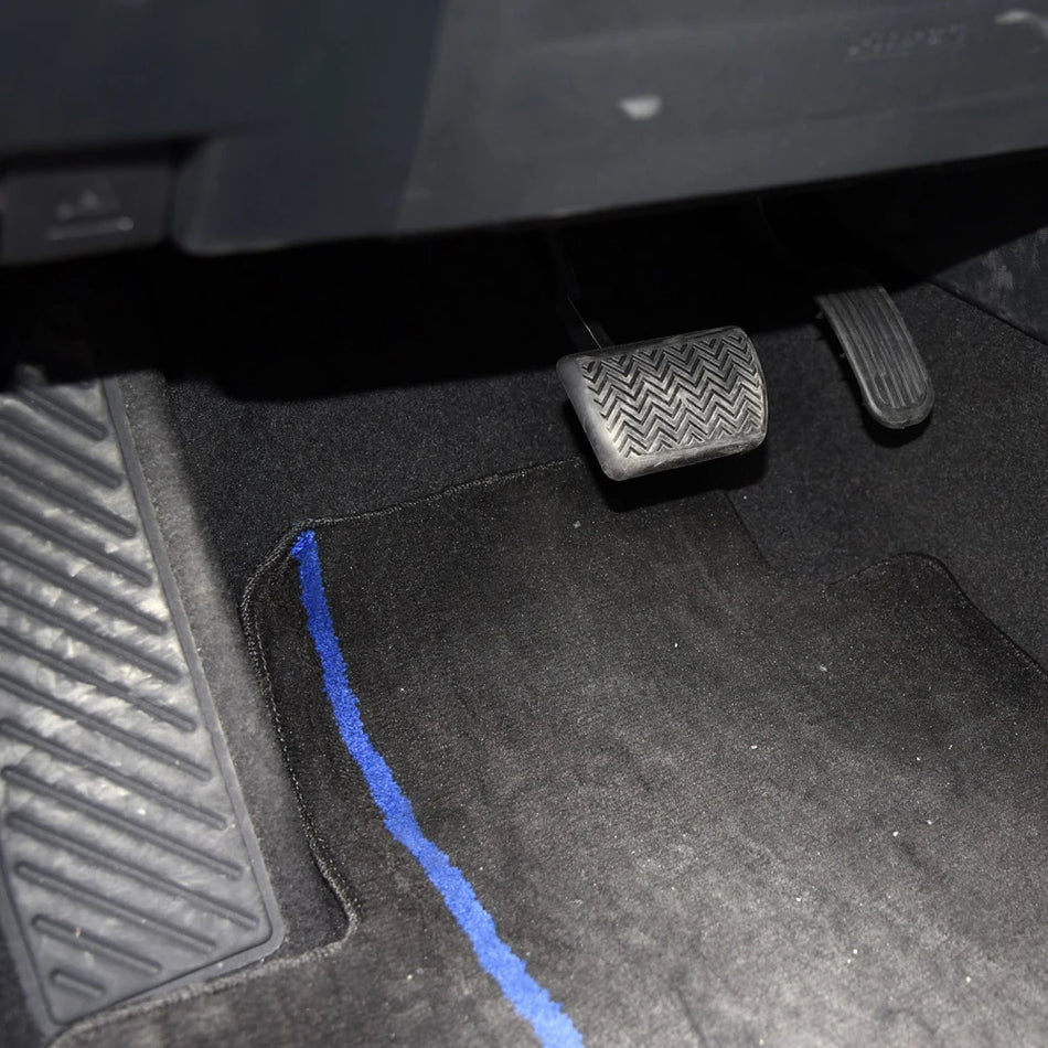 Капаци за педали за Toyota Fortuner AT с основа от неръждаема стомана и антихлъзгащи гумени вложки