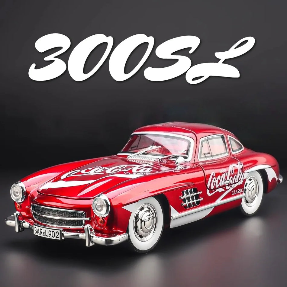 Model de mașină din metal turnat, caroserie din aliaj pentru Mercedes 300SL/500K cu ușile deschise.