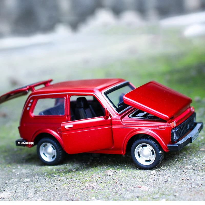 Coche de aleación de fundición a presión con sonido y luz para jeep Lada.