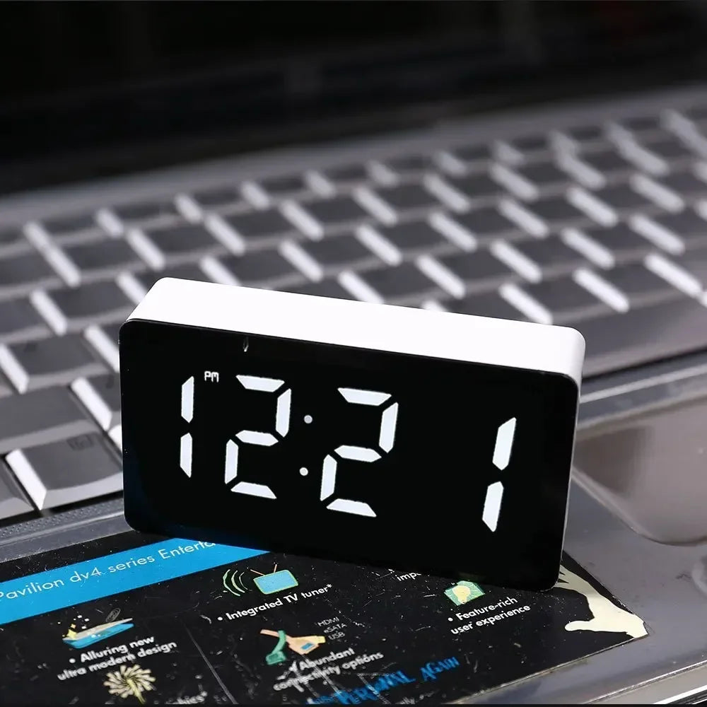 LED Smart Digital Alarm Clock with Intelligent Light Detection